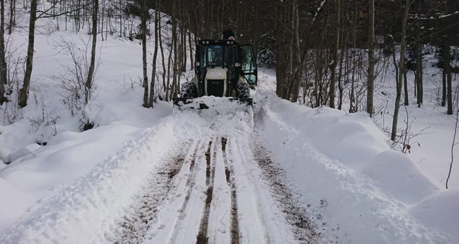 Trabzon'da karla kaplı mahalle yollarının tamamı ulaşıma açıldı