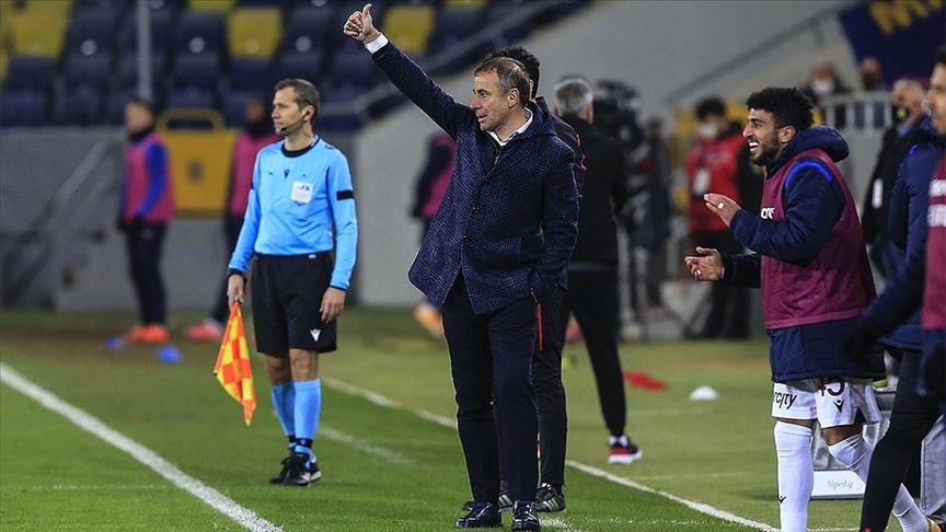 Trabzonspor yeni teknik direktörü Abdullah Avcı ile çıkışa geçti