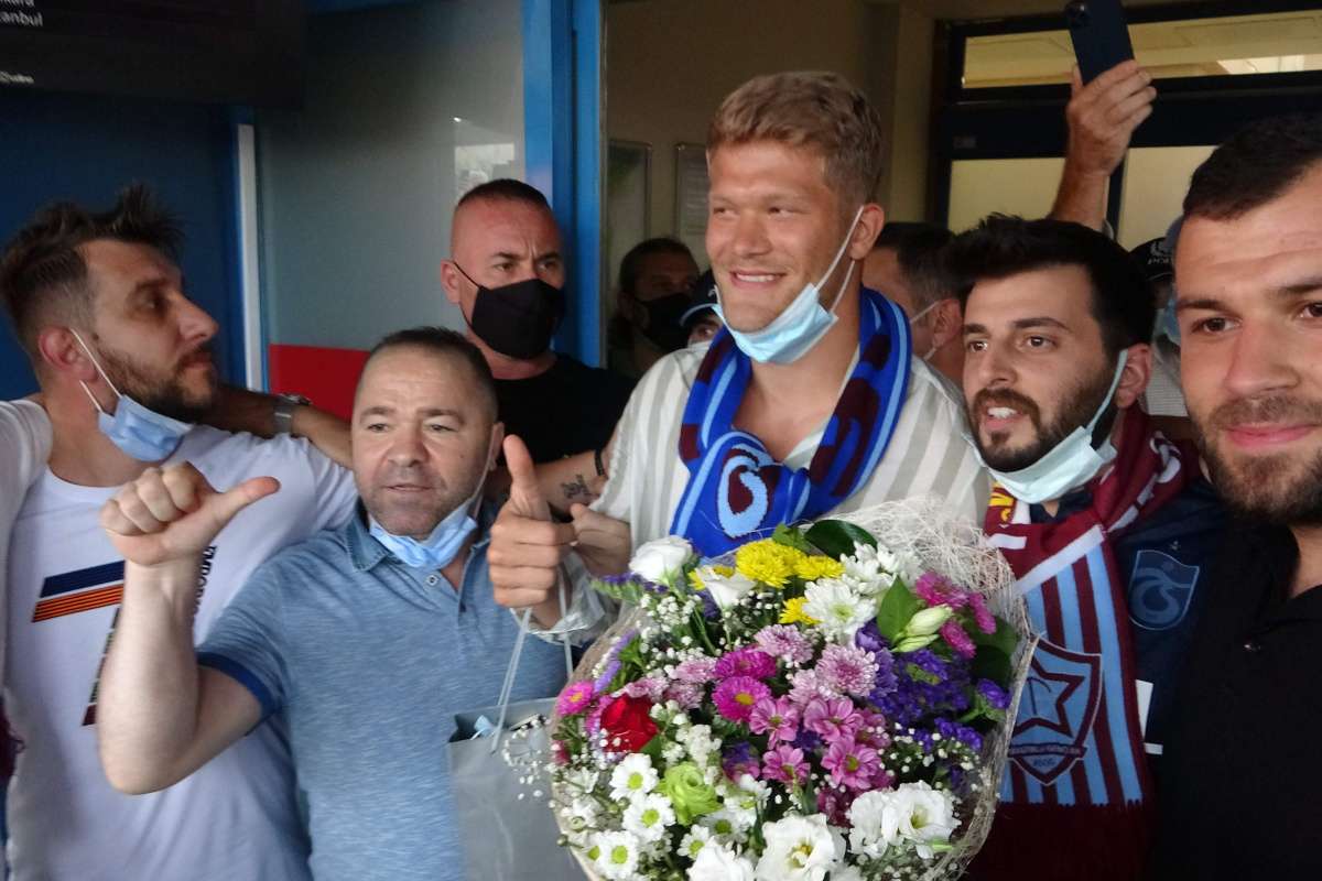 Trabzonspor'un yeni transferi Cornelius'a coşkulu karşılama