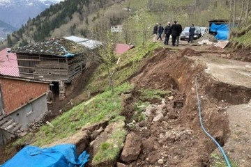 Trabzon’un Araklı ilçesinde 8 ev heyelan tehlikesi nedeniyle boşaltıldı