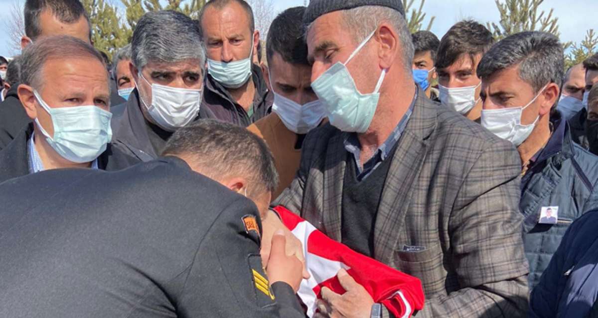 Trafik kazasında hayatını kaybeden uzman çavuş memleketi Erzurum'da toprağa verildi