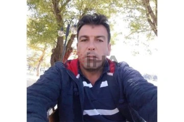 Trakt&ouml;rle r&ouml;mork arasına sıkışan iş&ccedil;i hayatını kaybetti