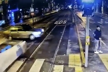 Tramvay yolunda akıl almaz kaza kamerada