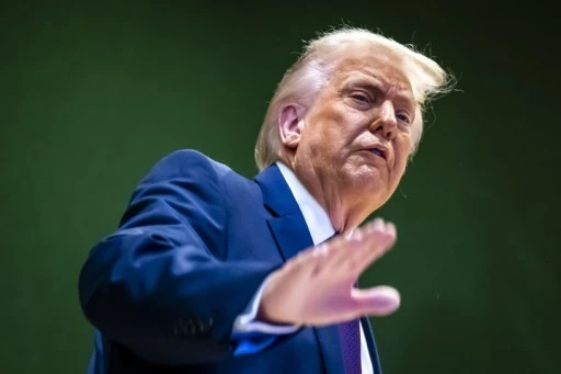 Trump'tan Kanada'ya &Ccedil;in'le ticaret anlaşması tehdidi: "Y&uuml;zde 100 g&uuml;mr&uuml;k vergisi uygulanır"