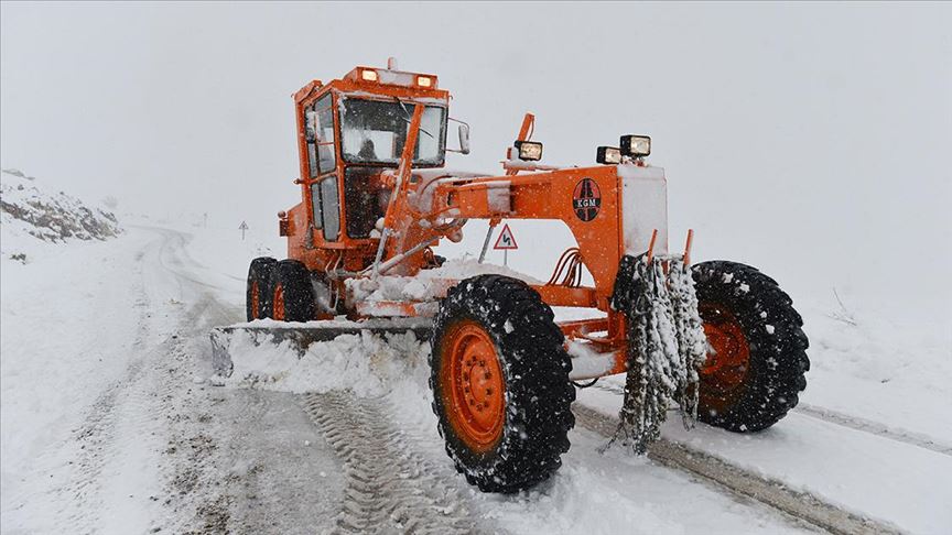 Tunceli’de kar ve tipi nedeniyle 25 köy yolu ulaşıma kapandı