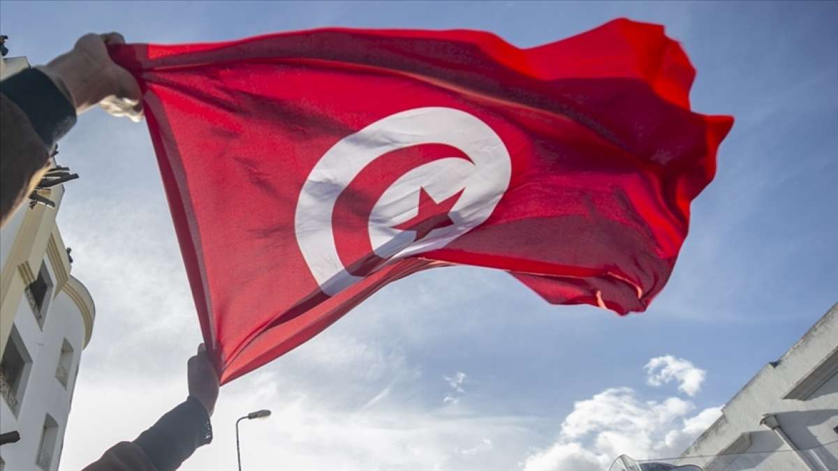 Tunus bu kez devletin zirvesinde Cumhurbaşkanı ile Başbakan arasındaki krizin ortasında kaldı