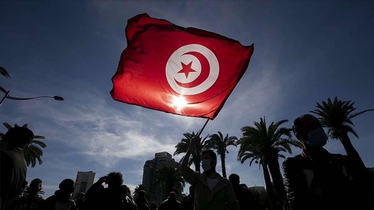 Tunus'ta gösterilerde gözaltına alınanların serbest bırakılması talebiyle yürüyüş düzenlendi