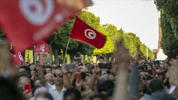 Tunus'ta Nahda Hareketi ve 4 siyasal parti Cumhurbaşkanı Said'in kararlarına üzerine çıkıyor