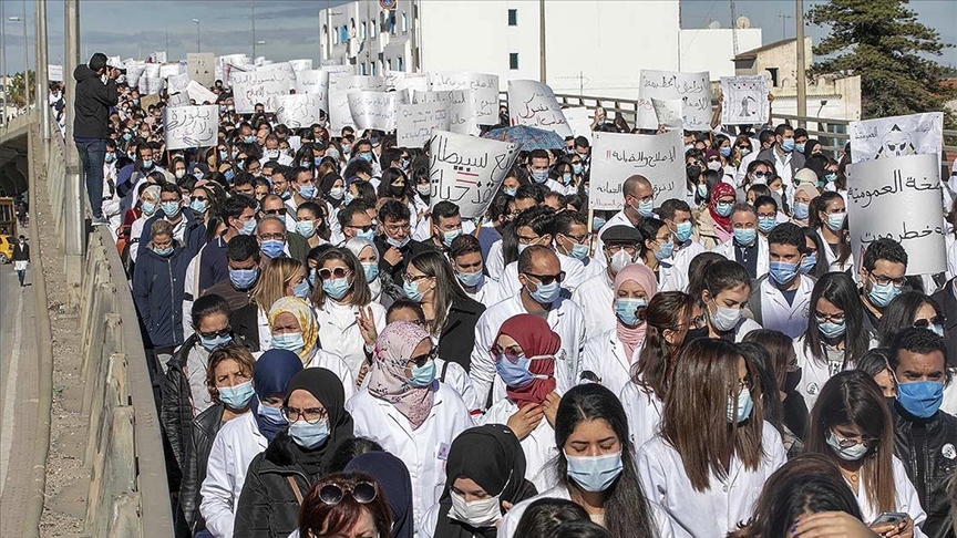 Tunus'ta sağlık çalışanları sektörde reform talebiyle meydanlara indi