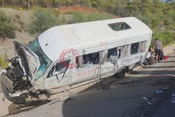 Tur otobüsü kaza yaptı: 1’i ağır 10 yaralı