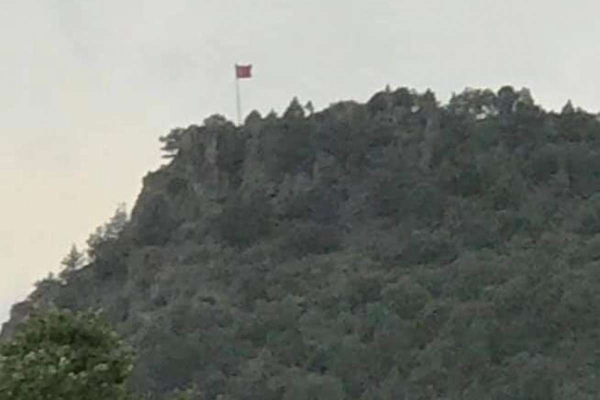 Türk bayrağını zirveye diktiler