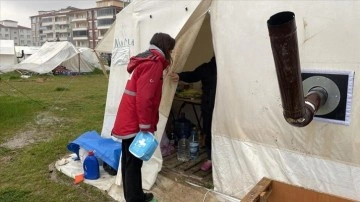 Türk Kızılay mobil sağlık aracı, Malatya'da depremzedelere hizmeti sürdürüyor