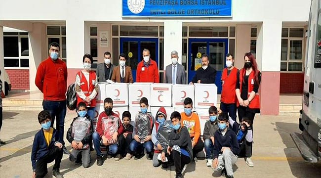 Türk Kızılayı'ndan ihtiyaç sahibi öğrencilere kırtasiye yardımı