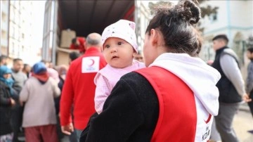 Türk Kızılayın deprem bölgesine yardımları sürüyor