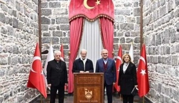 Türkiye Ermeni Katolikleri Ruhani Lideri Zekiyan'dan Vali Karaloğlu'na teşekkür