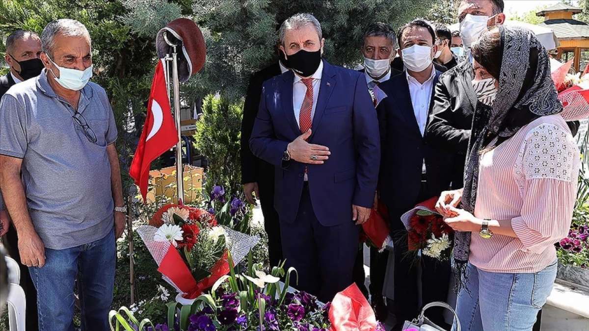 Türkiye Gaziler ve Şehit Aileleri Vakfı, Cebeci Şehitliği'nde anma programı düzenledi