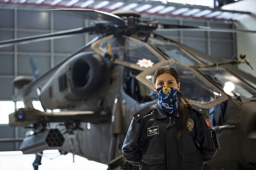 Türkiye'nin ilk kadın taarruz helikopter pilotu: Özge Karabulut