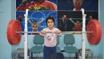 Türkiye şampiyonu engelli halterci Kader Kaplan, milli forma hayaliyle çalışıyor