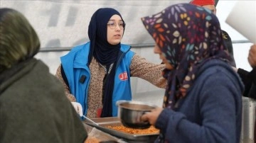 Türkiye'deki deprem bölgesinde DİTİB her gün yaklaşık 16 bin kişiye iftar ve sahur veriyor