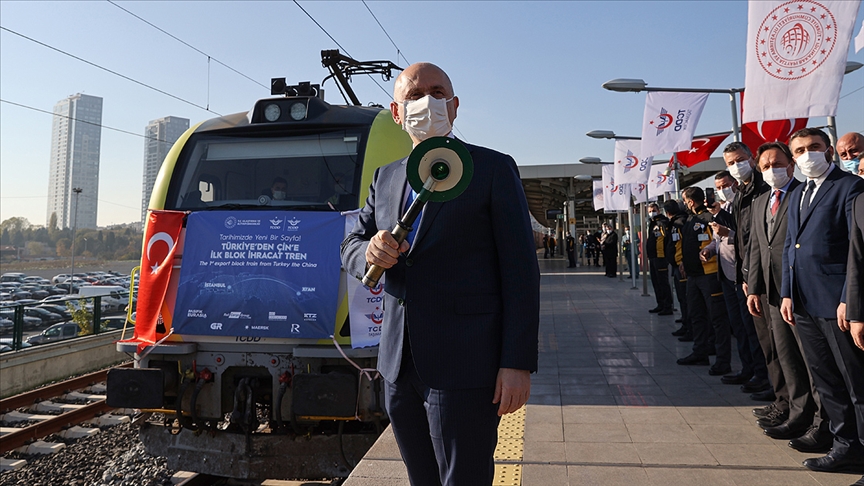 Türkiye'den Çin'e gidecek ilk ihracat treni İstanbul'dan uğurlandı