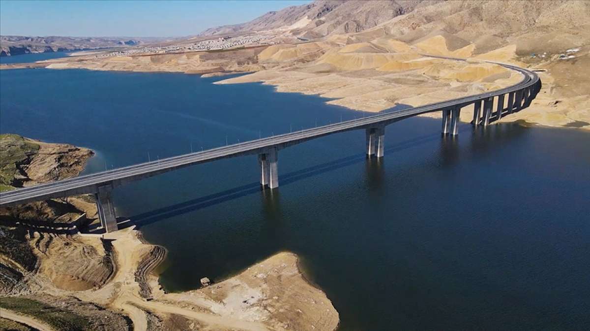Türkiye'nin en uzun köprüleri arasına girecek Hasankeyf-2 Köprüsü yarın hizmete alınacak
