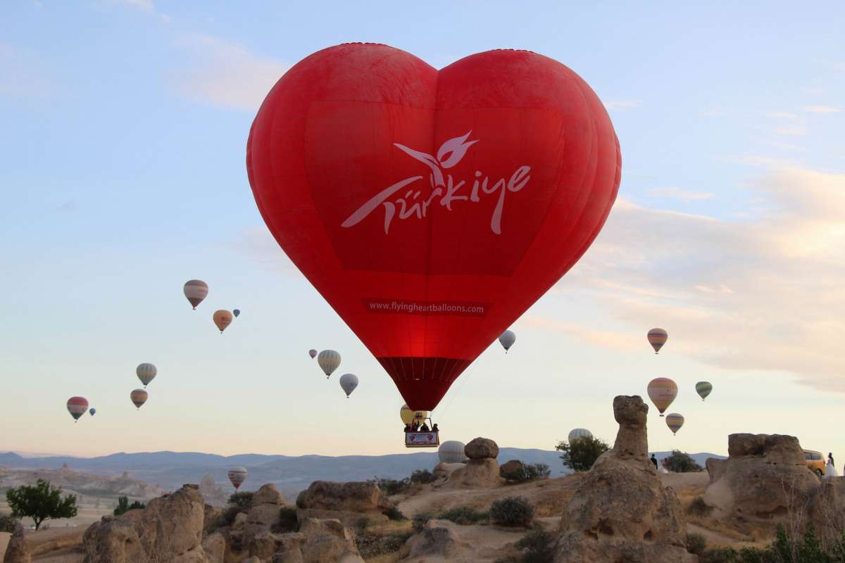 Türkiye'nin ilk figürlü balonu Kapadokya'da uçtu