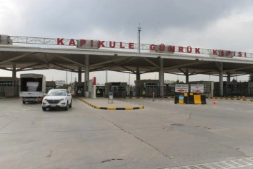 Türkiye’ye gelen gurbetçiler duygu dolu anlar yaşıyor