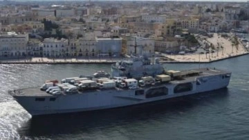 Türkiye'ye yardım taşıyan askeri gemi yola çıktı