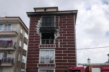 Tuzla'da madde müptelası şahıs evini ateşe verdi