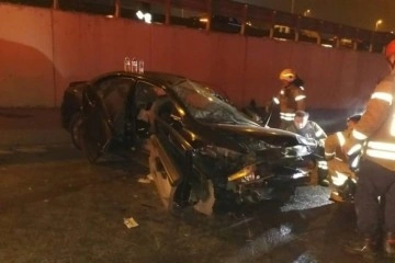 Tuzla’da makas atan otomobilin çarptığı araç yan yola uçtu: 1 ölü, 2 ağır yaralı