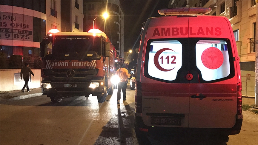 Tuzla'da sitede çıkan yangın nedeniyle 8 kişi hastaneye kaldırıldı