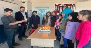 Tuzlalı öğrenciler, kendi harçlıkları ile Diyarbakırlı öğrencilere doğum günü pastası gönderiyor