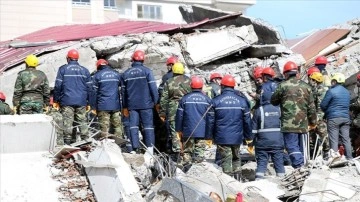 Uluslararası yardım ekiplerinin deprem bölgelerindeki faaliyetleri sürüyor