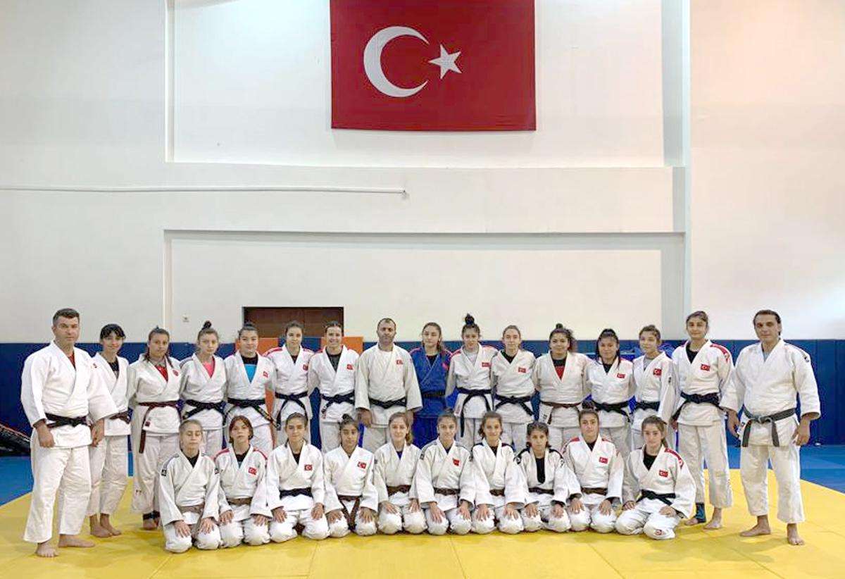 Ümit Milli Kadın Judo Takımı Ankara'da kampta