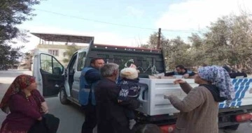 Ümraniye Belediyesi ekipleri afetzedelere gıda, giysi ve battaniye dağıttı