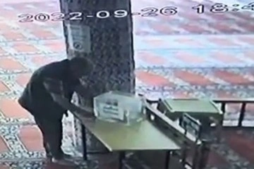 Ümraniye’de camiden para hırsızlığı kamerada