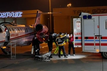 Umre’de rahatsızlanan 2 Türk vatandaşı ambulans uçakla Türkiye’ye getirildi