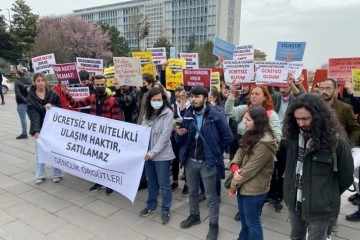 Üniversite öğrencileri, İBB önünde ulaşım zammını protesto etti