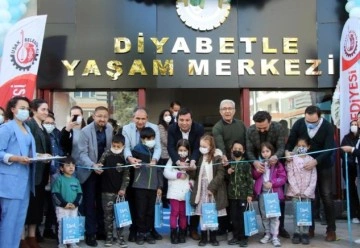 Uşak Belediyesi Diyabetle Yaşam Merkezi açıldı