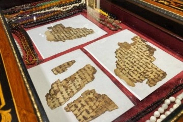 Üsküdar’da bin 400 yıllık Kuran-ı Kerim sayfaları sergilendi