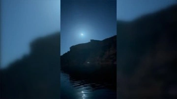 Uzmanlar dün akşam gökyüzünde görülen parlak ışığı "meteor" olarak değerlendirdi