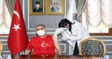 Vali Çuhadar, Turkovac aşısını yaptı
