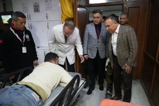 Vali Kemal &Ccedil;eber, kazada yaralanan vatandaşları hastanede ziyaret etti