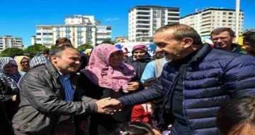 Vali Yavuz, deprem zamanında olduğu gibi bayramın ilk g&uuml;n&uuml;nde de Kahramanmaraş&rsquo;ta