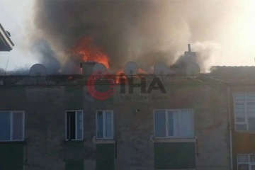 Valilik yakınında korkutan yangın, çatı alev alev yandı