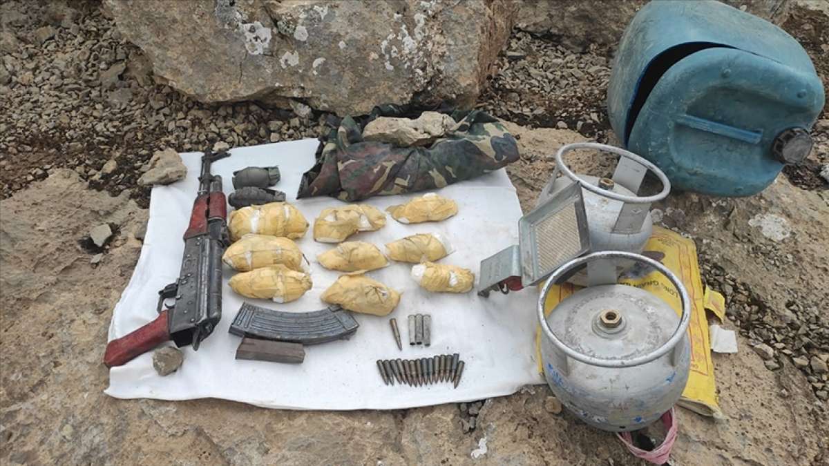 Van'da PKK'lı teröristlere ait silah ve el bombası ele geçirildi