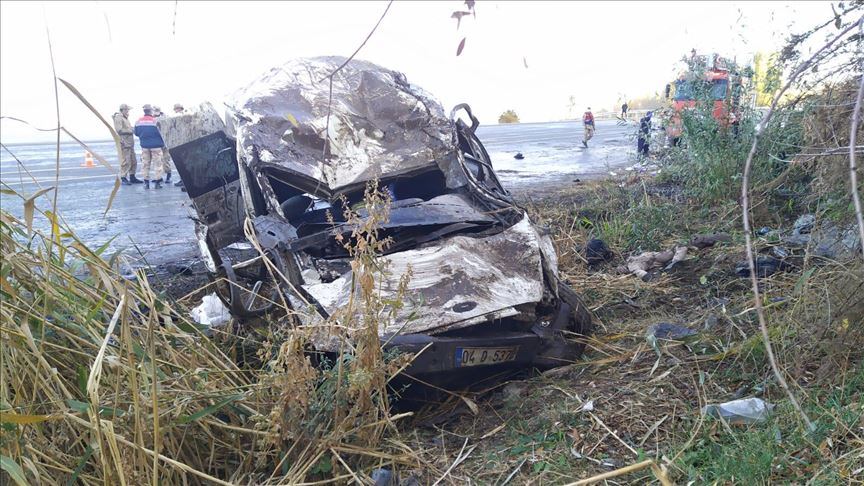 Van’da sığınmacıları taşıyan minibüs devrildi: 2 ölü, 22 yaralı