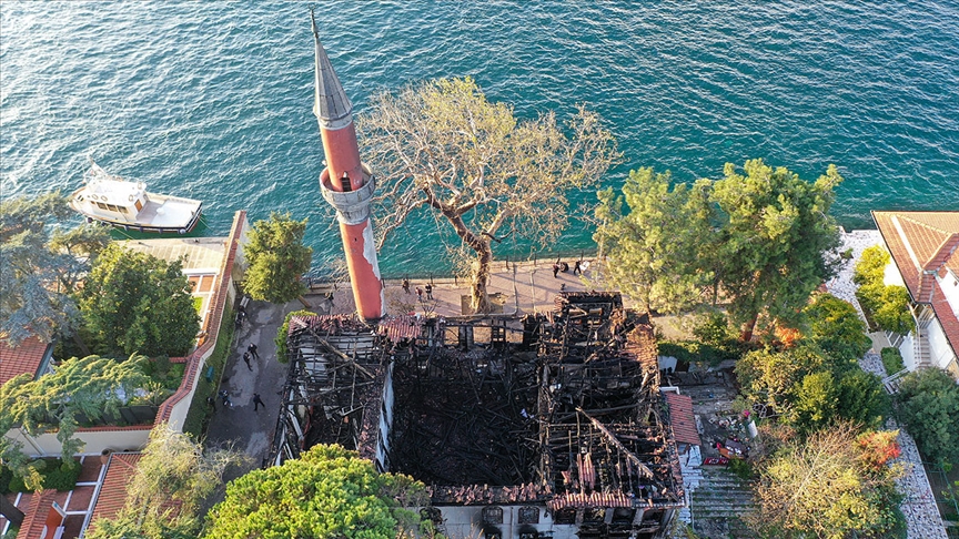 Vaniköy Camisi'ndeki yangına ilişkin bilirkişi raporunda vakıf yönetimi kusurlu bulundu