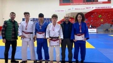 Vanlı judocular Diyarbakır'dan madalyalarla döndüler