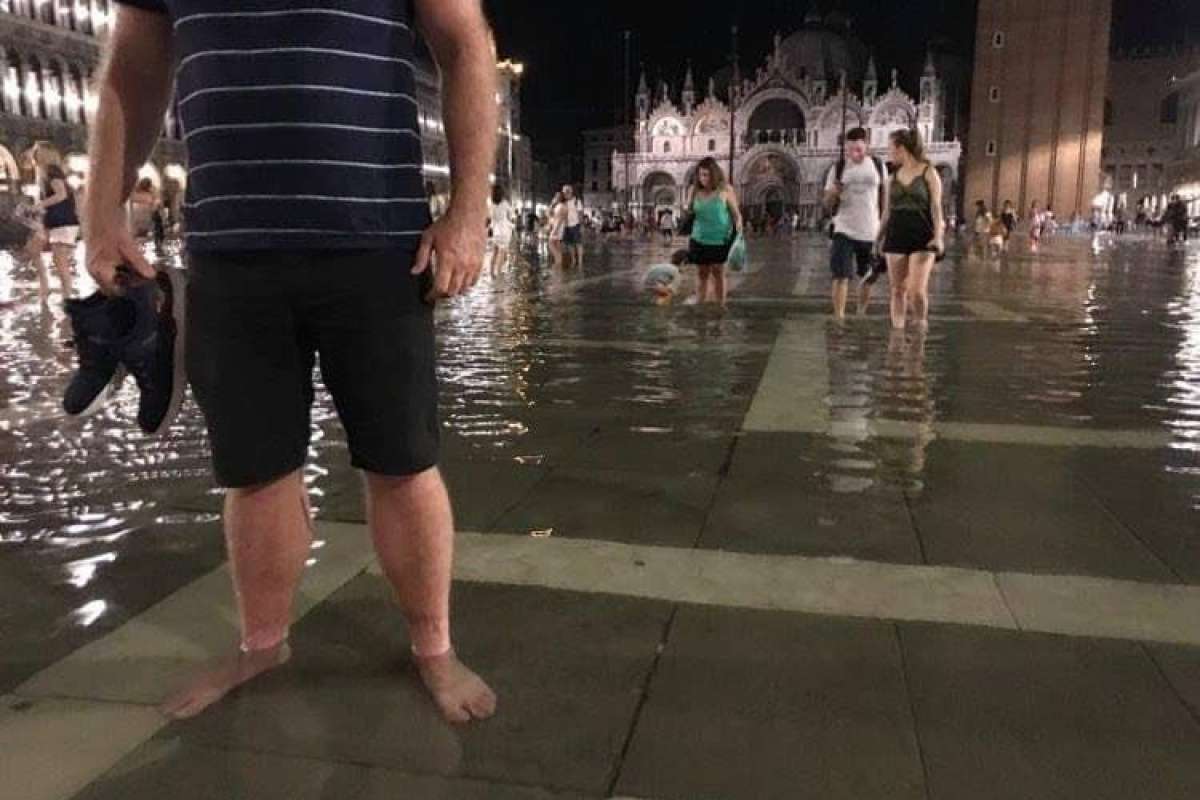 Venedik'in ünlü Piazza San Marco Meydanı'nı su bastı